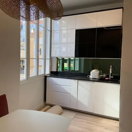 Riviera Beach, Design Near Croisette Cannes