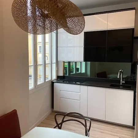 Riviera Beach, Design Near Croisette *