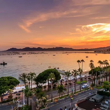 Riviera Beach, Design Near Croisette